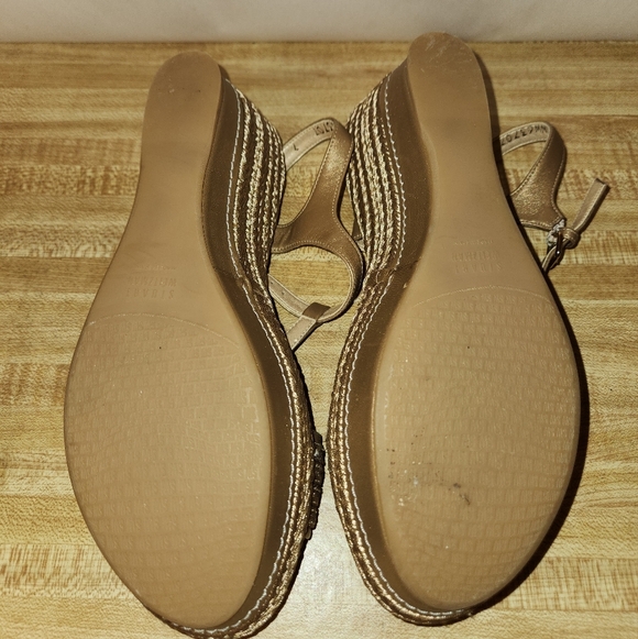 STUART WEITZMAN Metallic Gold Leather Wedge Heels with Platform, size 7M - Picture 12 of 13